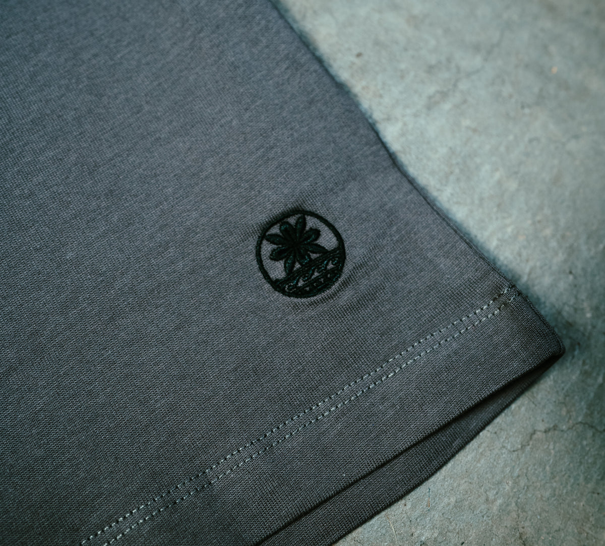 Manulua Tee Stone - Heavyweight Oversized Graphic Tee