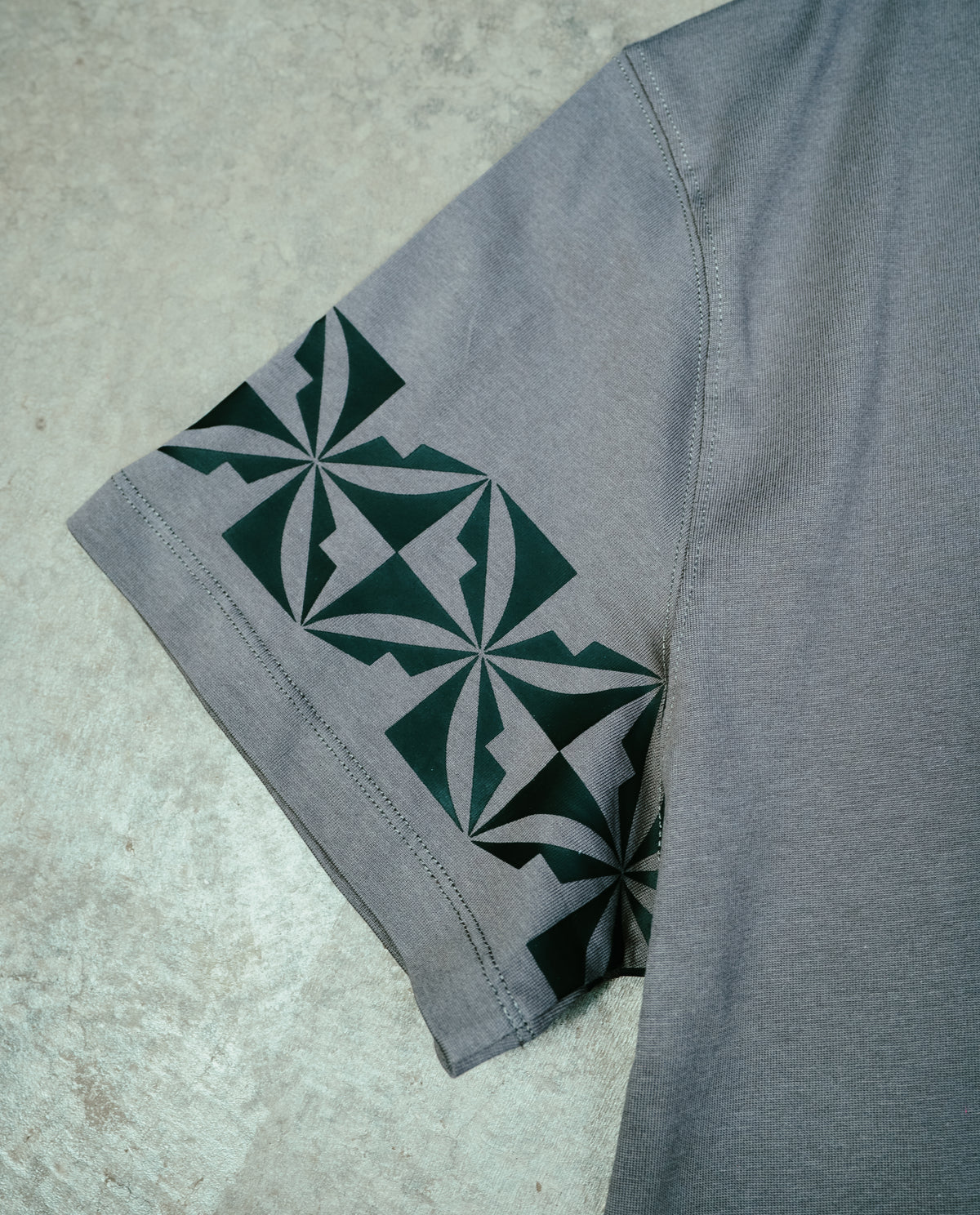 Manulua Tee Stone - Heavyweight Oversized Graphic Tee